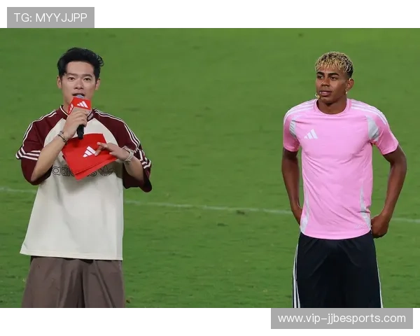 足球明星为粉丝送礼物背后究竟需要花费多少钱揭秘