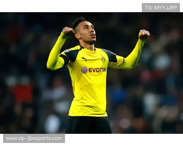 足球巨星化身普通人幕后揭秘 揭示明星伪装的真实面目