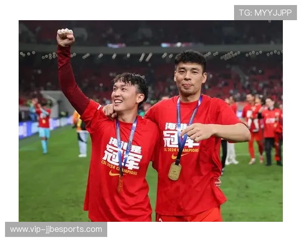 足球球星拍照中国人身份揭秘揭开神秘面纱的背后故事